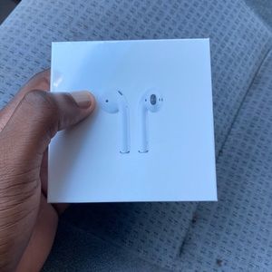 AirPods